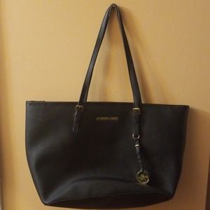 Michael Kors Jet Set Travel Saffiano Handbag